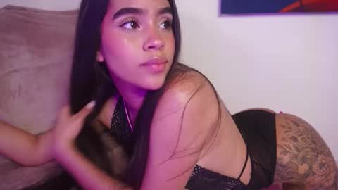 littletammy_ online show from November 13, 2025, 2:49 pm