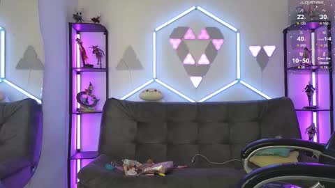 littlevixen18 online show from September 12, 2025, 2:17 pm