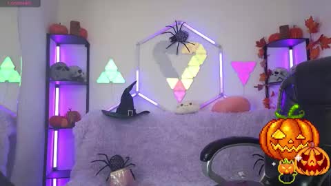 littlevixen18 online show from October 20, 2025, 2:17 pm