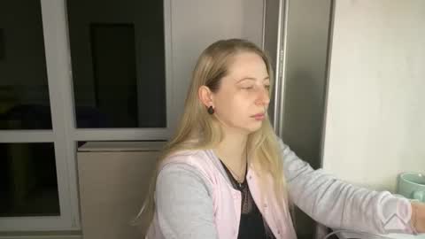 Livandria online show from May 15, 2026, 9:33 pm