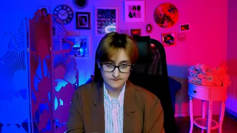 LixeLuna online show from April 7, 2026, 6:36 am