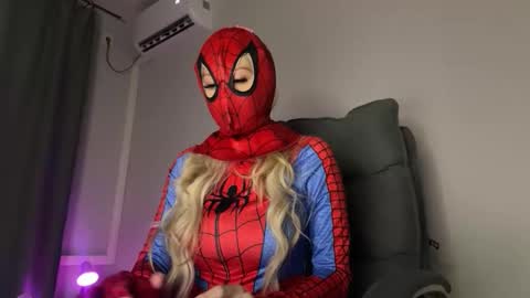 Liya Ray online show from November 9, 2025, 10:30 pm