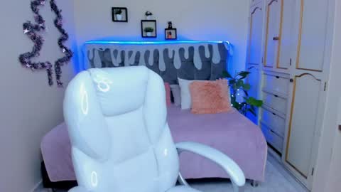 LIZ online show from December 10, 2024, 6:44 am