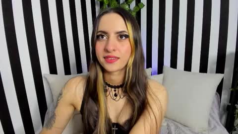 Liz  online show from December 3, 2025, 2:08 am