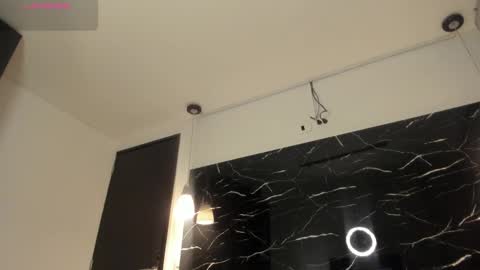 Liz  online show from February 22, 2025, 11:02 am