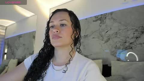 Liz  online show from November 18, 2025, 10:41 am