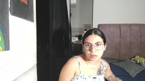 Liza Thurner online show from October 4, 2025, 1:03 am