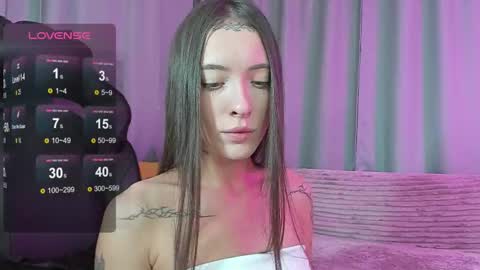 LizaLure online show from October 6, 2025, 10:40 pm