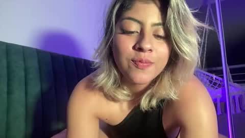Lizeth online show from October 28, 2025, 4:27 am