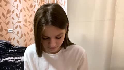 Kate online show from October 8, 2025, 6:44 am