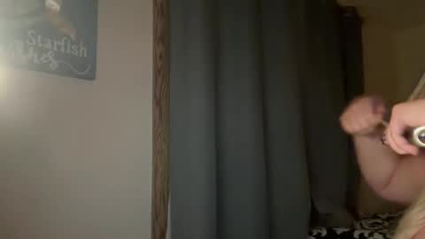 Liz Purr online show from December 27, 2024, 3:04 pm