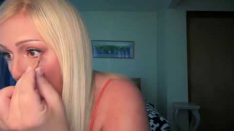 Liz Purr online show from September 19, 2025, 7:03 pm