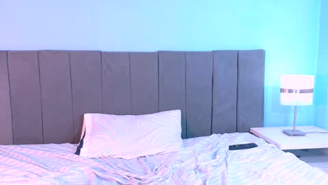 LIZZ   online show from April 30, 2026, 1:50 pm