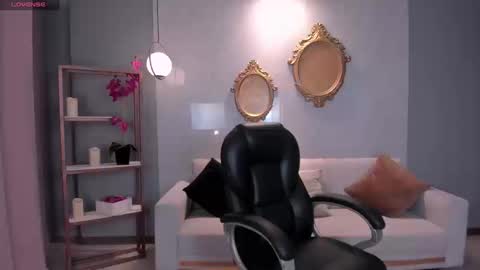 Lizzi  online show from September 15, 2025, 8:42 pm