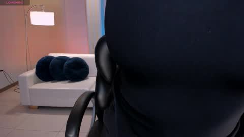 Lizzi  online show from October 10, 2025, 9:03 pm