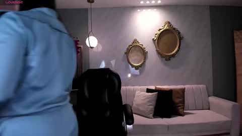 Lizzi  online show from October 24, 2025, 8:38 pm