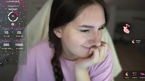 Lizi-Fox online show from October 10, 2025, 4:44 am