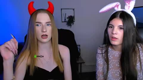 lizzie_boom online show from September 12, 2025, 1:11 pm