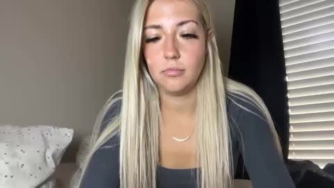 Snapshot of lizzy2bizzy chatting on April 1, 2026, 7:00 pm lizzy2bizzy online show from April 1, 2026, 7:00 pm