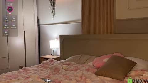 Lizzy online show from April 19, 2026, 1:43 pm