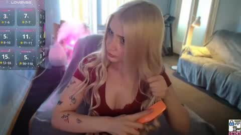Snapshot of lizzycumm chatting on June 19, 2026, 8:18 am lizzycumm online show from June 19, 2026, 8:18 am