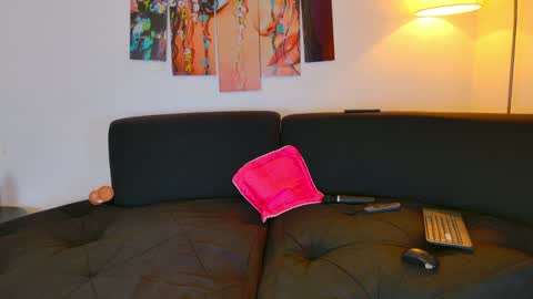 Liz  online show from January 26, 2025, 5:34 am