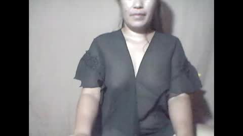 Snapshot of llanie888 chatting on December 23, 2025, 6:11 am llanie888 online show from December 23, 2025, 6:11 am