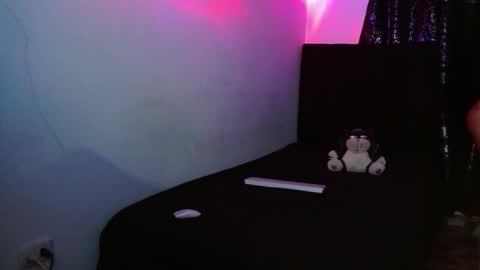 lliamm 2 online show from November 23, 2025, 6:57 am