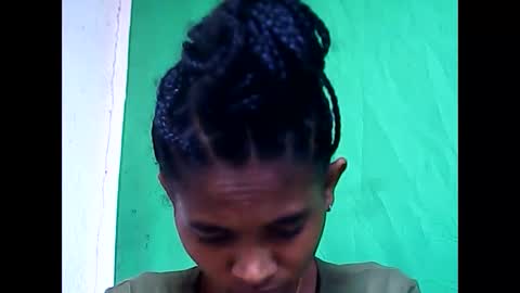 llouisse online show from April 20, 2026, 10:18 am