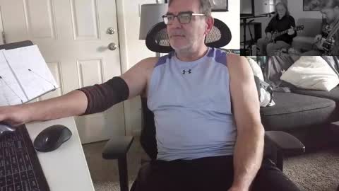 Snapshot of lngdickdaddy chatting on November 27, 2025, 4:42 pm LongDick Daddy online show from November 27, 2025, 4:42 pm