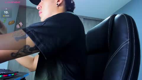 Snapshot of lobo_17 chatting on July 16, 2026, 12:11 pm LOBO ALPHA online show from July 16, 2026, 12:11 pm