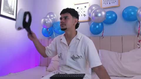 Snapshot of logan_9_ chatting on April 23, 2026, 4:57 am logan online show from April 23, 2026, 4:57 am