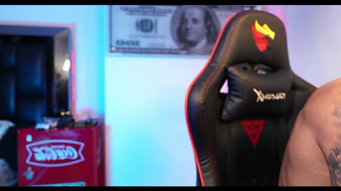 logan_hugh8 online show from February 28, 2025, 10:52 am