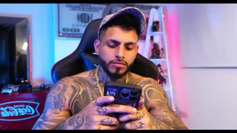 logan_hugh8 online show from March 2, 2025, 9:31 am