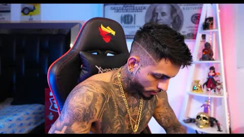 logan_hugh8 online show from March 3, 2025, 1:20 pm