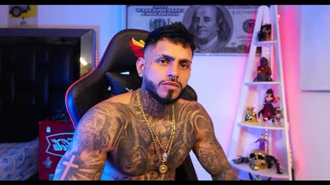 logan_hugh8 online show from March 5, 2025, 7:05 am