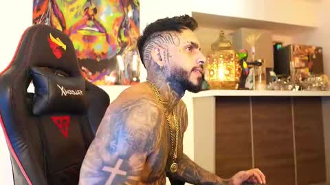 logan_hugh8 online show from October 2, 2025, 1:40 pm