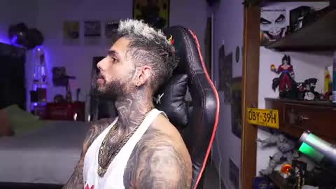 logan_hugh8 online show from April 12, 2026, 9:20 pm