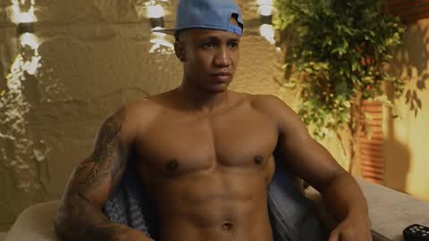 logan_varela online show from November 9, 2025, 12:47 pm