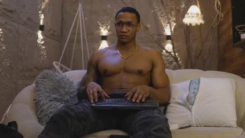 logan_varela online show from March 27, 2026, 9:03 pm