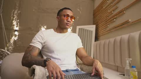 logan_varela online show from March 29, 2026, 3:12 pm