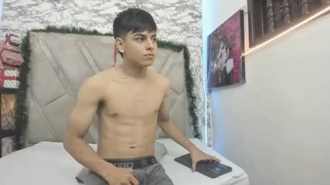 loganjhonson online show from November 25, 2025, 2:44 am