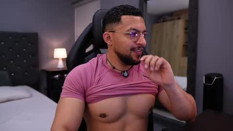 Snapshot of loganmartinx chatting on May 25, 2026, 10:05 pm loganmartinx online show from May 25, 2026, 10:05 pm
