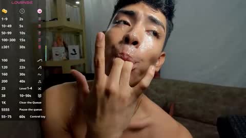 logantwink18 online show from March 25, 2026, 2:12 pm