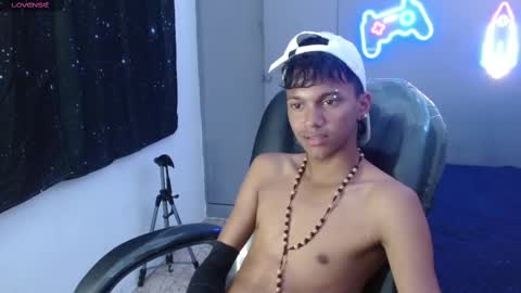 Snapshot of loistwink_1 chatting on February 11, 2025, 2:46 am LOUIS online show from February 11, 2025, 2:46 am