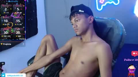 Snapshot of loistwink_1 chatting on February 12, 2025, 8:38 am LOUIS online show from February 12, 2025, 8:38 am