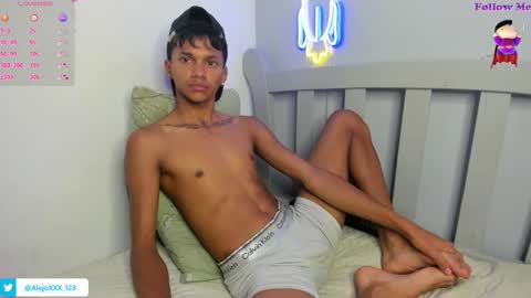 Snapshot of loistwink_1 chatting on September 29, 2025, 3:33 am LOUIS online show from September 29, 2025, 3:33 am