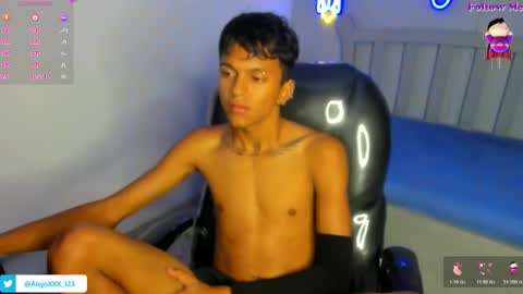 Snapshot of loistwink_1 chatting on November 19, 2025, 5:18 am LOUIS online show from November 19, 2025, 5:18 am