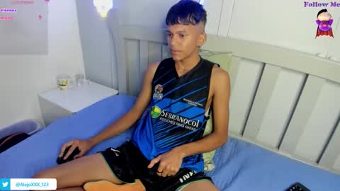 Snapshot of loistwink_1 chatting on November 27, 2025, 4:36 am LOUIS online show from November 27, 2025, 4:36 am