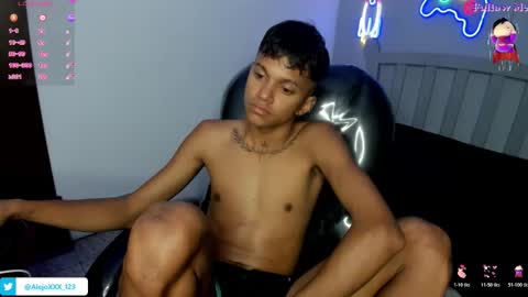 Snapshot of loistwink_1 chatting on November 28, 2025, 5:32 am LOUIS online show from November 28, 2025, 5:32 am